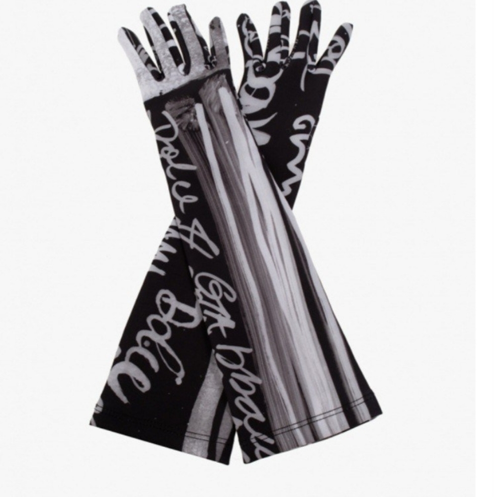 Dolce & Gabbana logo graffiti print gloves